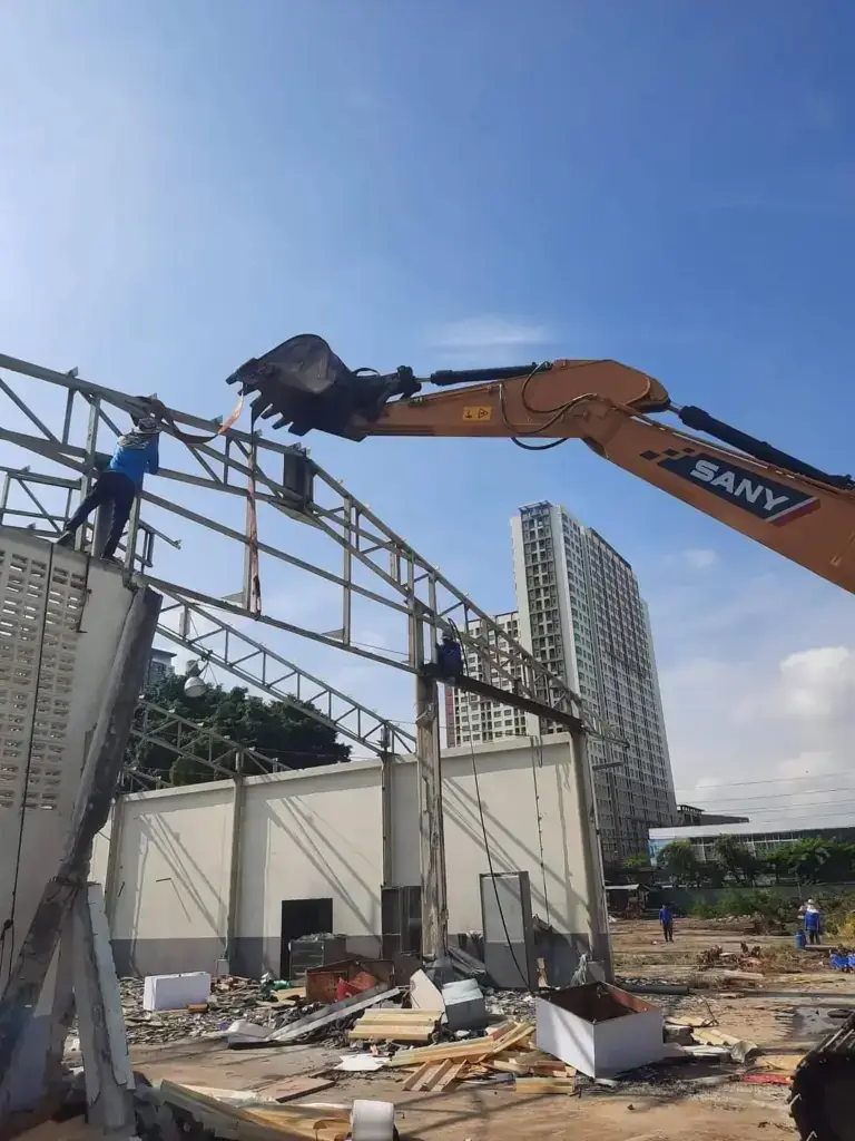 รื้อโครงสร้างเหล็กโรงงานและโกดังเก่า ถ.พระราม 4 กทม. - สภาพเดิมก่อนทุบ